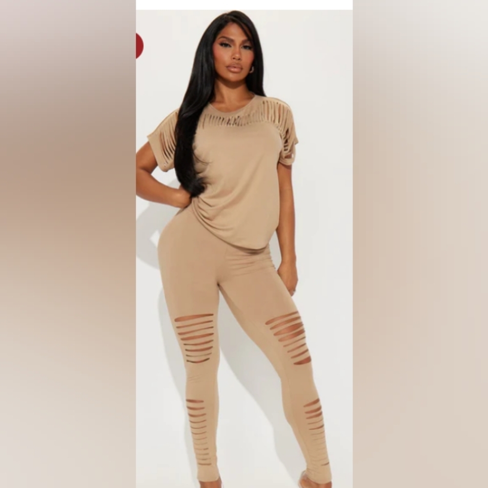 NWT. 2 Piece. Top & Legging Set.